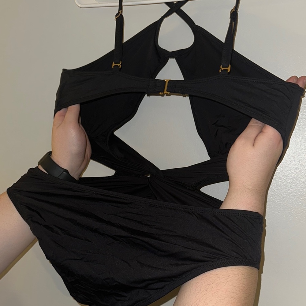 Elegant Black Cutout Swimsuit - Picture 3 of 5